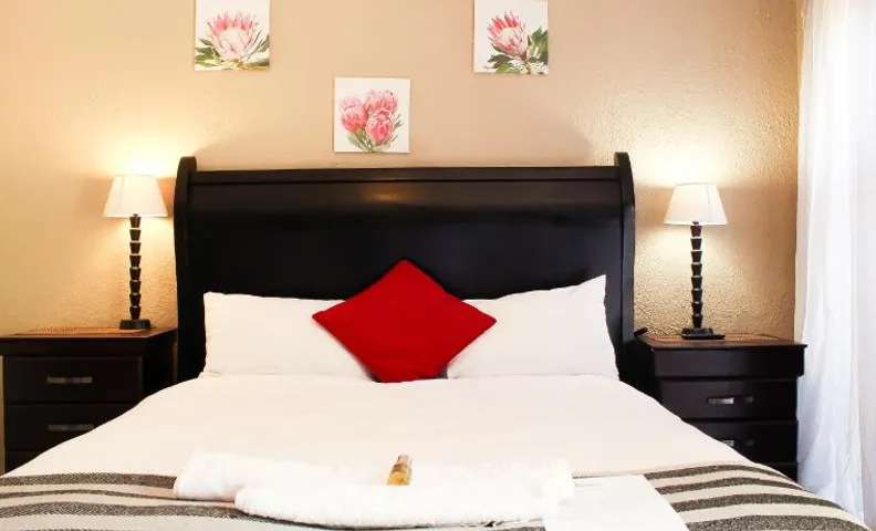 Dumelang Executive Lodge- OFF-GRID Solar powered Midrand