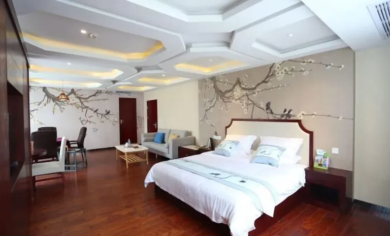 Silvery Waterfall Hotel