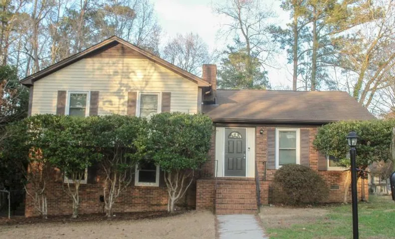 Phenomenal Location X Quite Neighborhood X 4BR