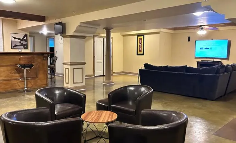 Luxury BnB Guest suite with movie theater, Lounge and Gameroom