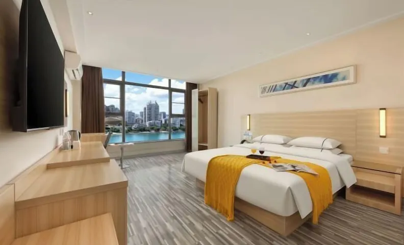 City Comfort Inn Hotel (Liuzhou Wuxing Pedestrian Street Yintai City)