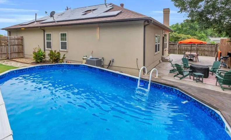 Lake-Area Retreat - Pool - Yard - Patio Games