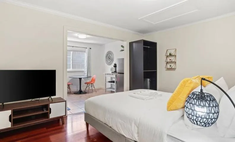 Lovely Relaxing Private Studio Near Westlake