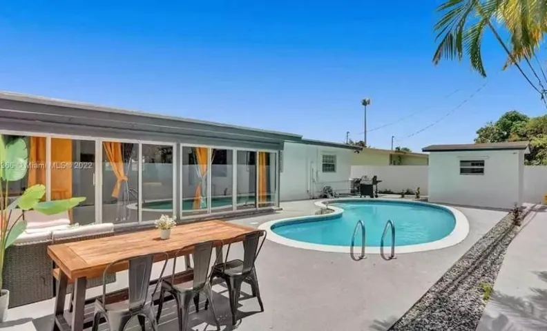 Luxury Pool Villa // 5BD 4BA