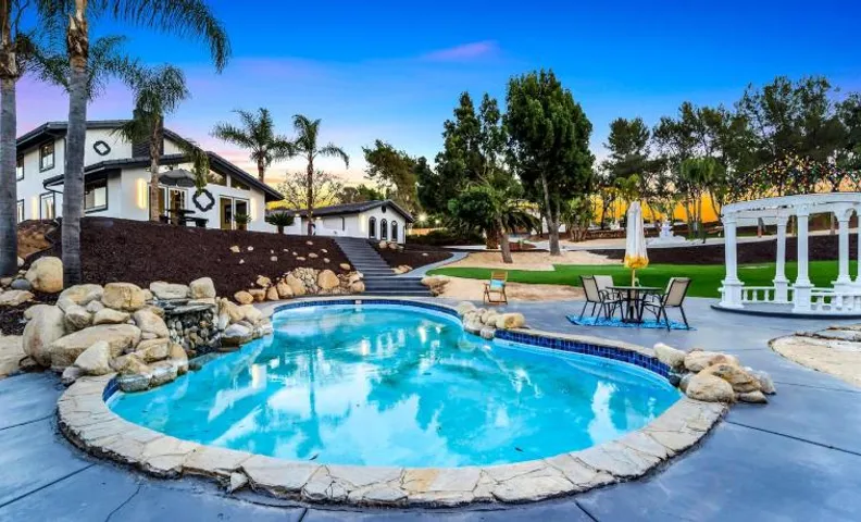 The Grand Vista Getaway