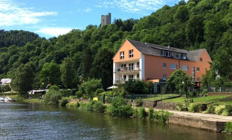 HAUS AM FLUSS