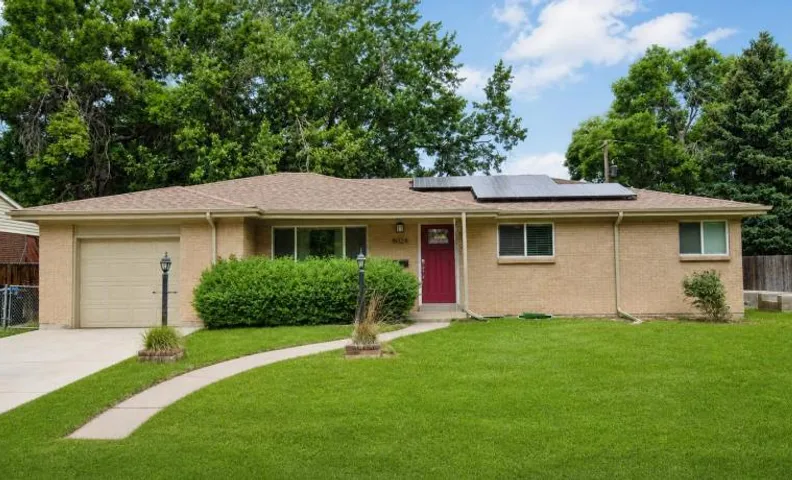 Arvada House for 11 with Backyard and Game Room
