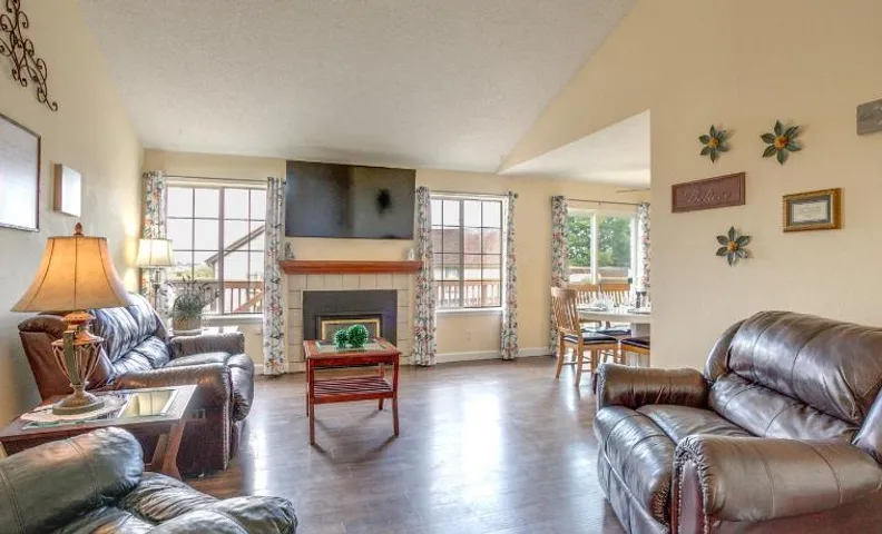 Grill, Fireplace & Fenced-In Yard: Thornton Home!