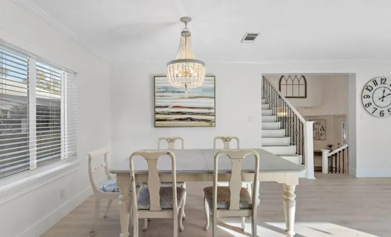 Cozy cottage in the heart of Kemah close to the boardwalk and bay
