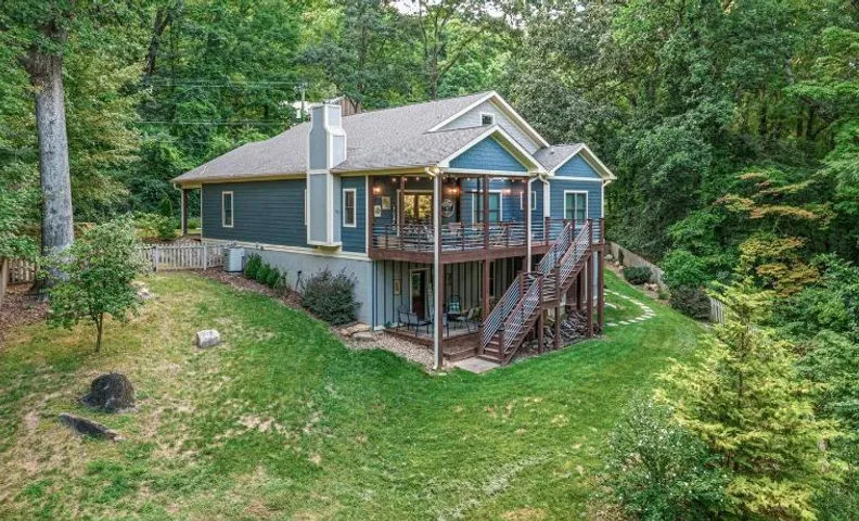Cozy Spacious Cabin with Beautiful Hiking Trails in Tennessee