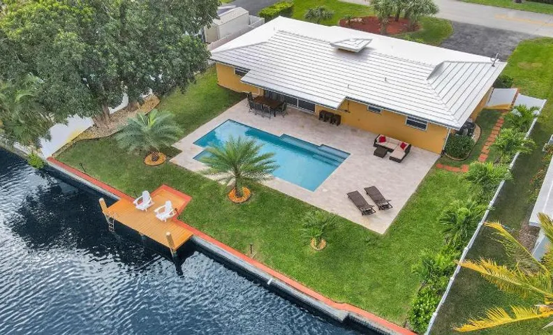 Waterfront Heated Pool(Complimentary), Jacuzzi, Pier, 2mi to Beach
