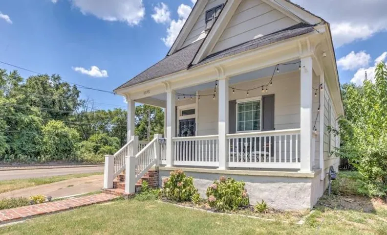Cooper Young Bungalow with huge fenced backyard
