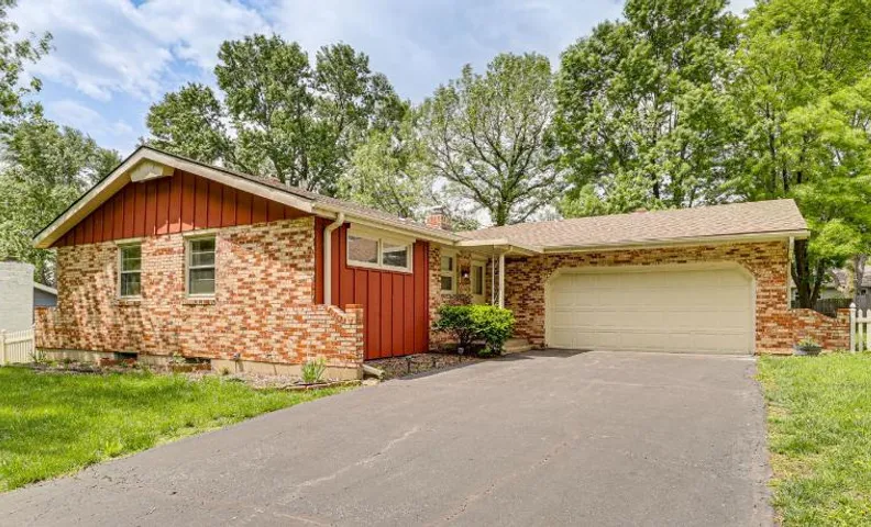 Fenced Yard & Patio! Shawnee Getaway 2 Mi to Dtwn