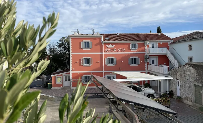 B&B L.D