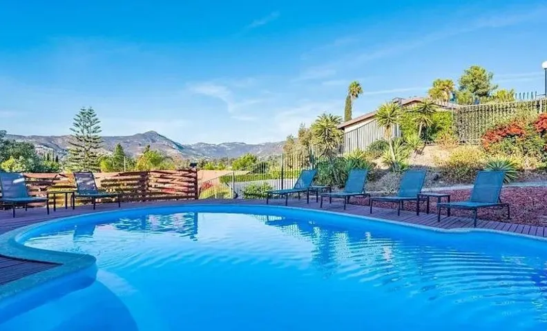 Mountains Views with Pool & Basketball, Relax & Play!