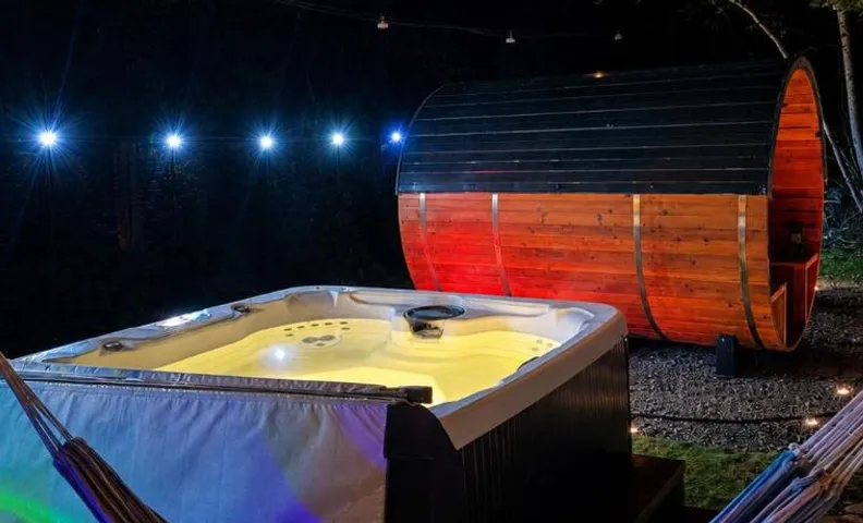 Golden Deer Lodge Hot Tub Sauna Sleeps 12
