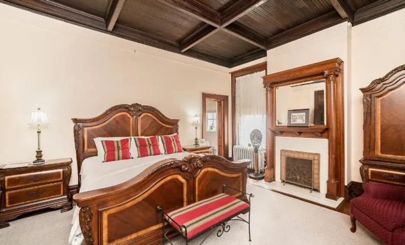 One of These Nights - King Sized Bed - Sleeps 2