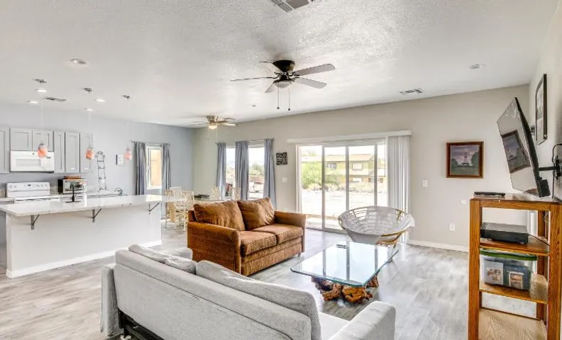 4 Mi to Casinos: Mtn-View Home in Bullhead City!