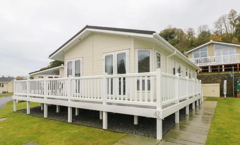 Cwtch Lodge 42