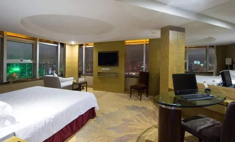 Aile Crown Holiday Hotel