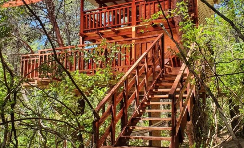 TreeHouses Ljubač Glamping Robinson