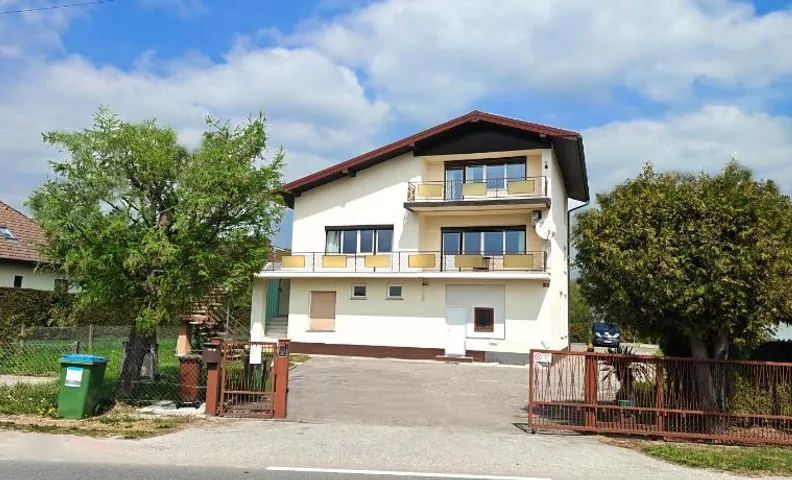 Angela Hostel