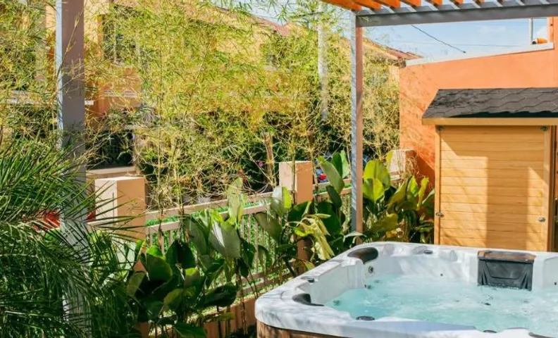 Love, Lourdes Villa - Charming 2-bedroom house w Jacuzzi, Sauna, WiFi, AC &more