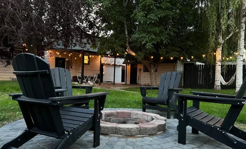 Private lux lower level flat fully fenced