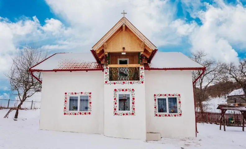 CASUTA CU FLORI