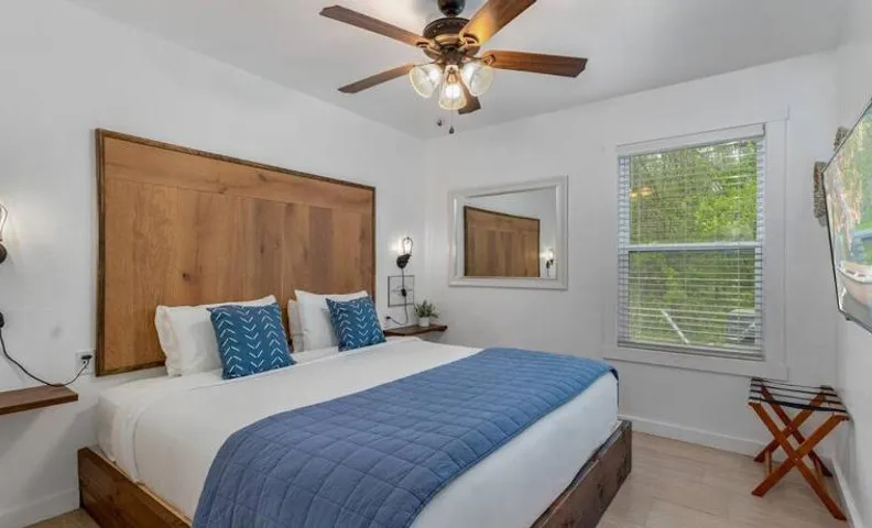 Cozy Cottage • King Bed • Grove • Kayaks • Boat Parking