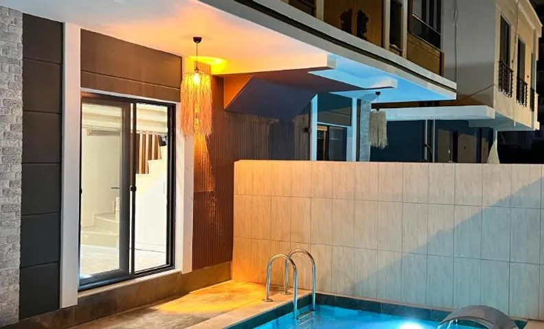 Dubleks Özel Havuzlu Teraslı Lüks Villa