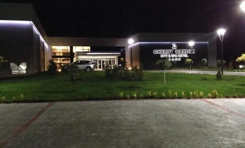 Cherry Garden City & Spa Hotel