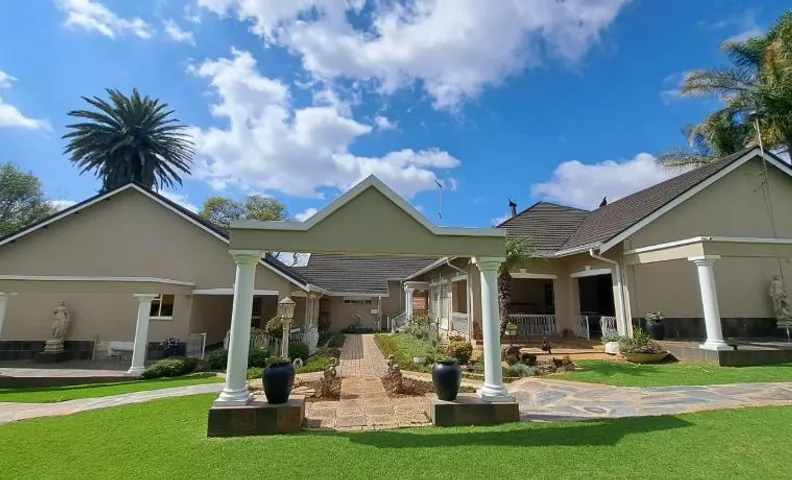 Longtom Farm Guest House