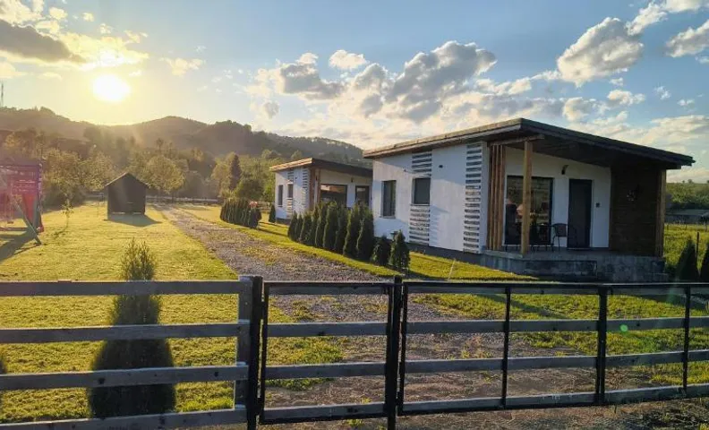 F A N BunGALow Vama Buzăului