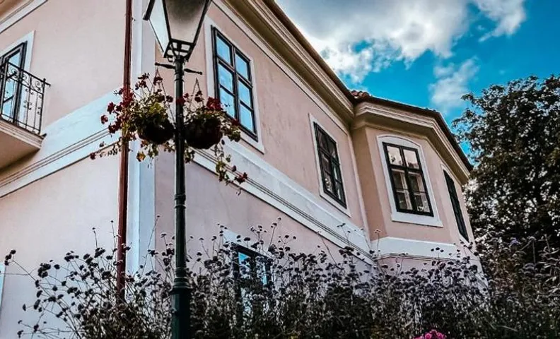 Kaštieľ Nána