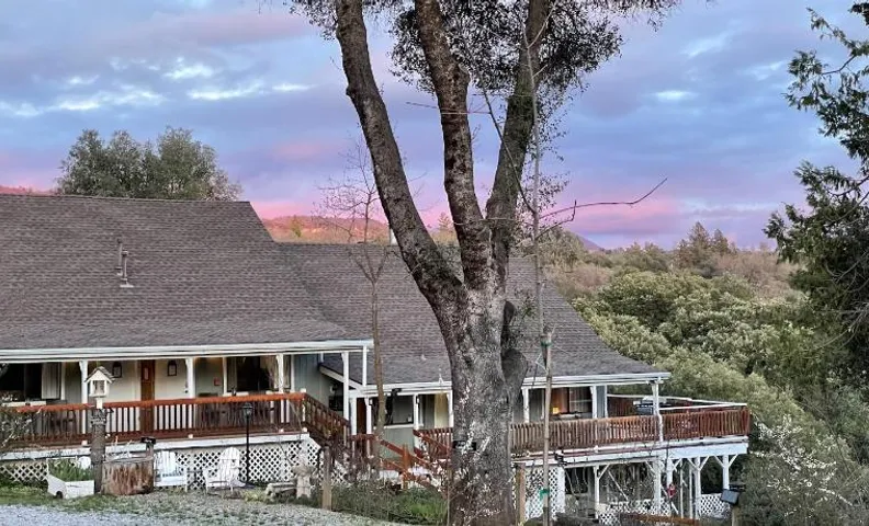 Sierra Mountain Lodge - Vacation Rentals - Yosemite