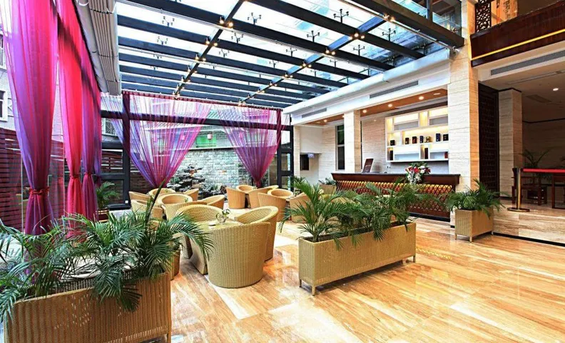 Donghu Grand Hotel (Jieyang Ancient City Donghu Park Branch)