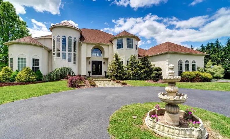 Whispering Oak Mansion