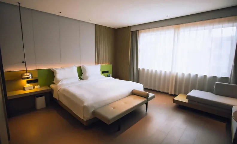 Yuerong Hotel (Liaoyang Liaohua Tesco)