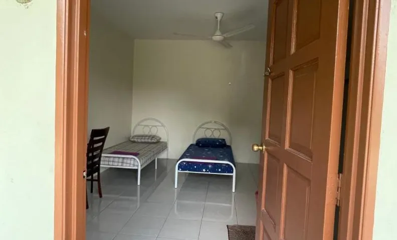Bilik 3 Katil Single Aircond Pekan