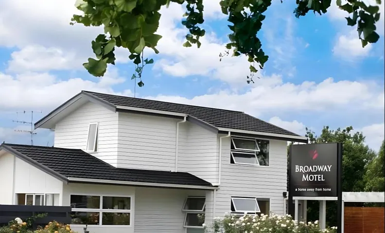Broadway Motel & Miro Court Villas