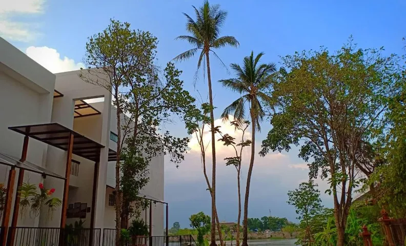 Home by the bridge Hotel