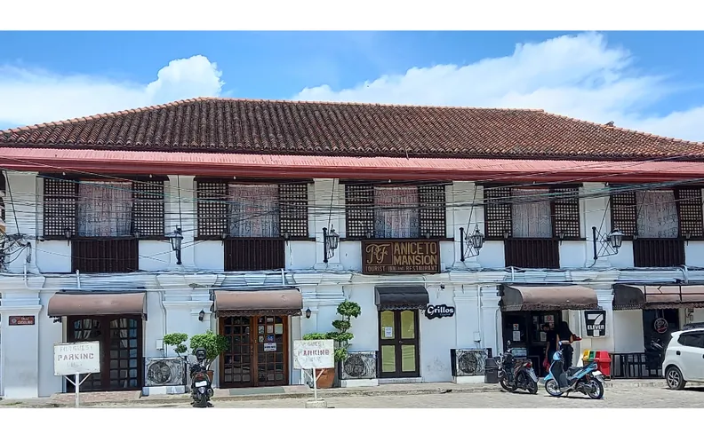 RF ANICETO MANSION
