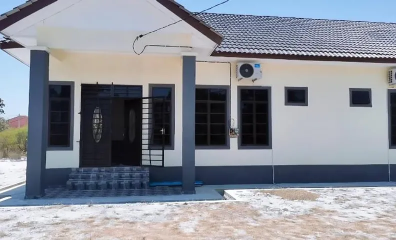 Rhuteng Homestay - Pantai Penarik