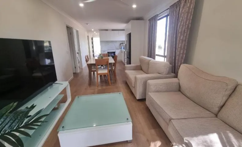 Modern 3 bed house in a quiet acreage