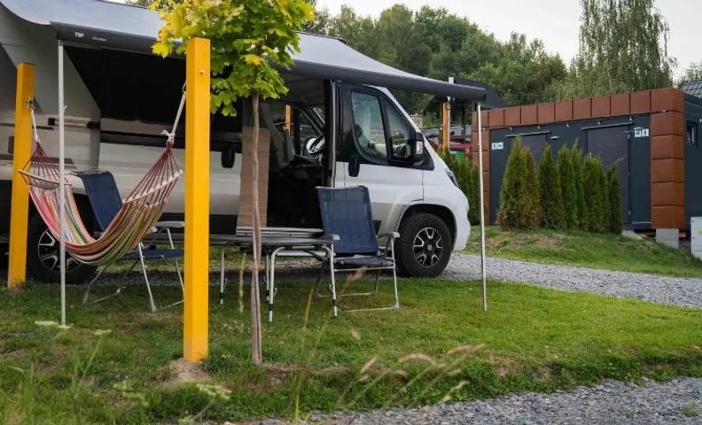Slow Camp pod Bieniatka - namioty & Camper Park