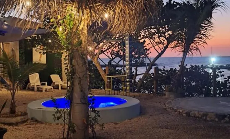 Habitación frente al mar y alberca