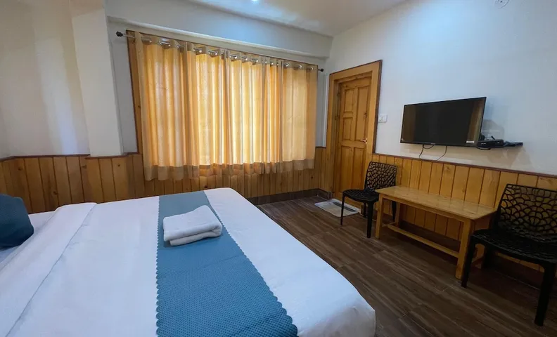 Hotel Diwan Sachpass Himalayan Brothers