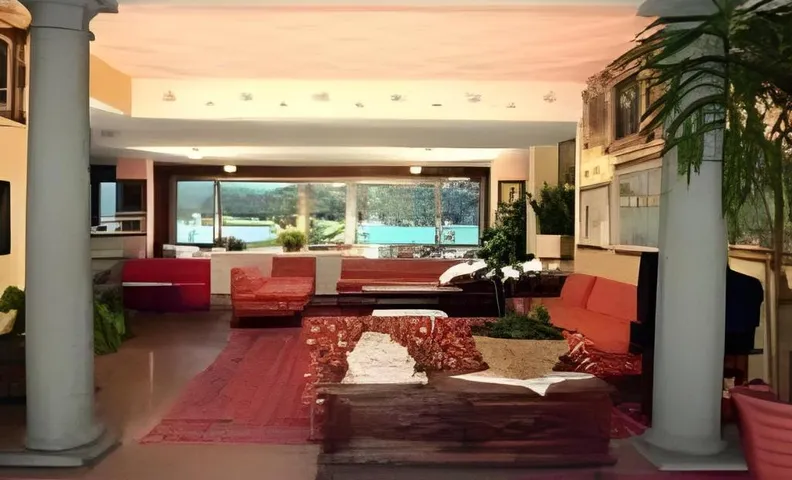 Hotel Carillon