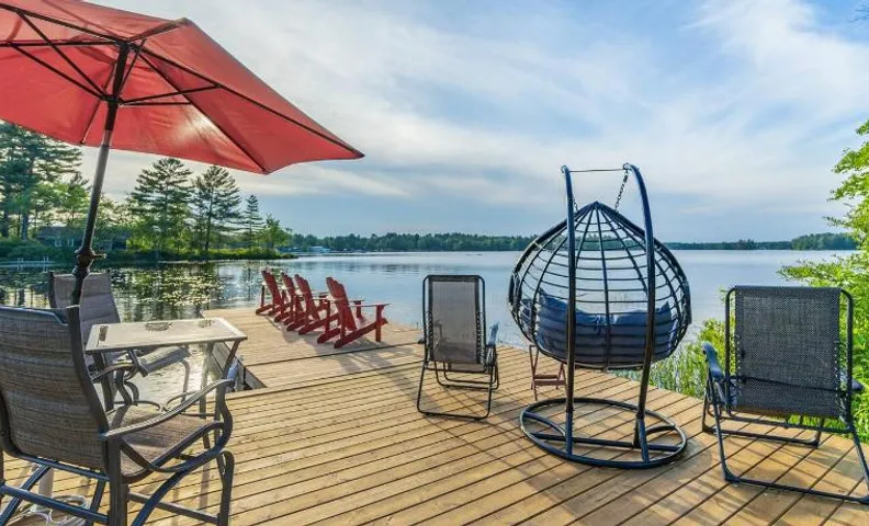 Lakefront Escape Hot Tub & Sauna Retreat